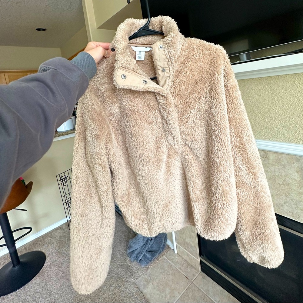 Light brown teddy pullover women’s small